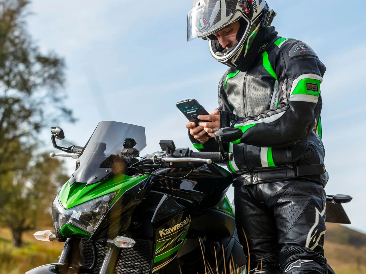 UNIVERSAL Waterproof Motorcycle Mount Phone Case | Ultimateaddons